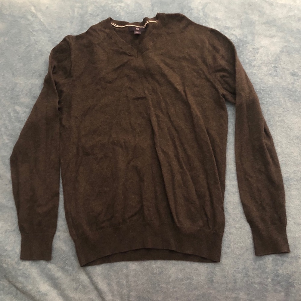 Men’s M GAP grey V neck sweater